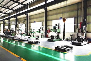 模具機加工區(qū)域